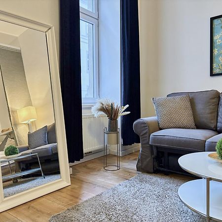 Luxurious And Bright, 5 Min To City Center Apartment Виена Екстериор снимка